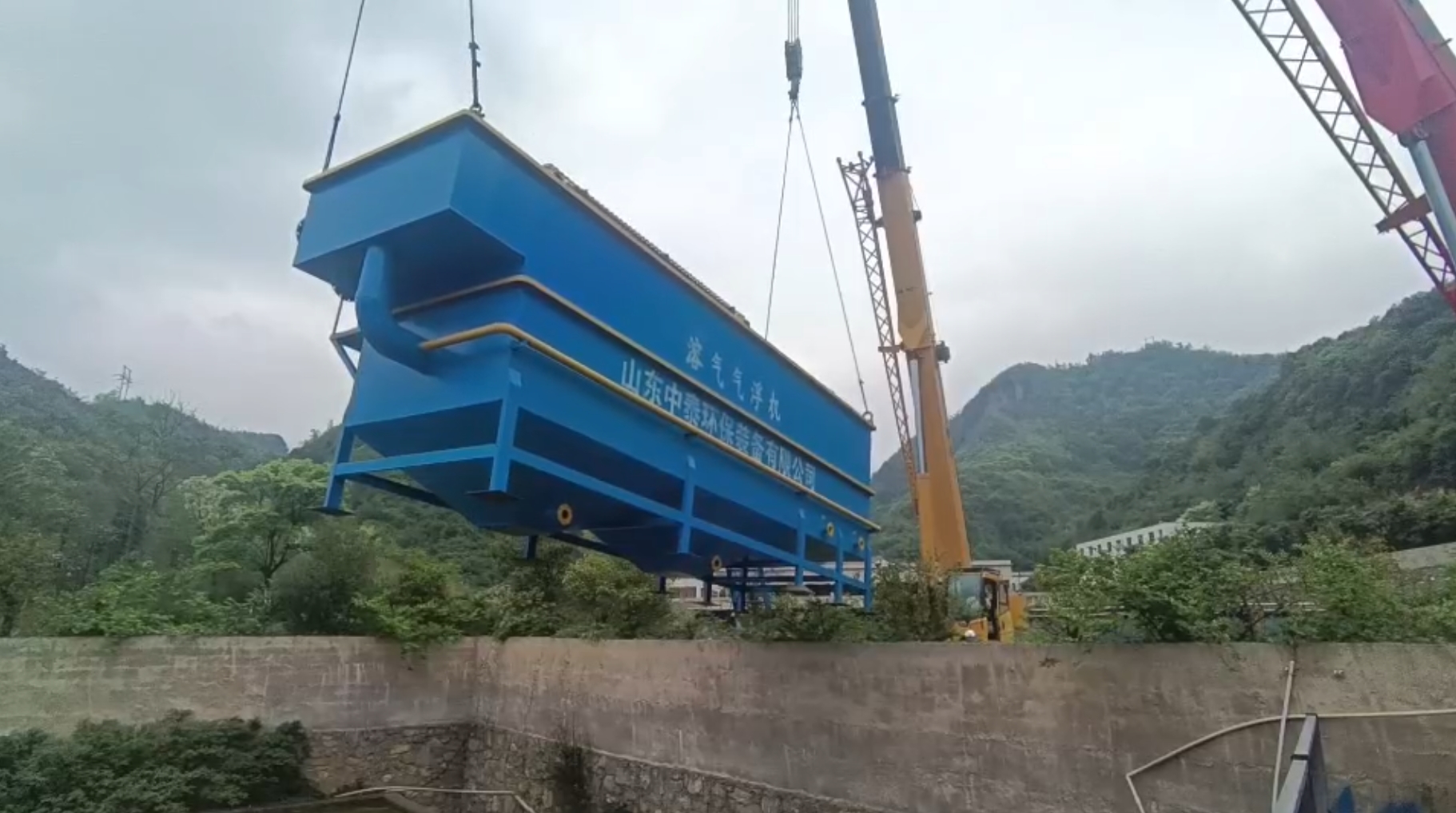 氣浮機(jī)，高效氣浮機(jī)，溶氣氣浮機(jī)，氣浮機(jī)安裝現(xiàn)場(chǎng)